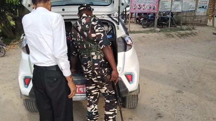 Bihar: ऑपरेशन सिंदूर के बाद इंडो-नेपाल सीमा पर अलर्ट, पिपरौन बॉर्डर पर SSB जवान ने की सुरक्षा व्यवस्था कड़ी