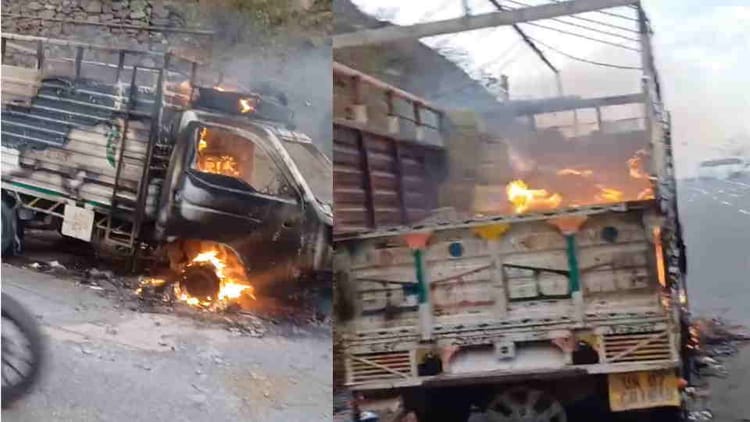ऋषिकेश-बदरीनाथ हाईवे: सौड़पाणी के पास हरिद्वार से गुप्तकाशी जा रहे वाहन में लगी आग, सारा सामान जलकर राख