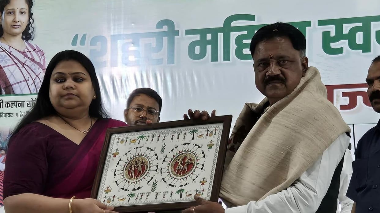 Jharkhand: Minister Sudhivya participated in the state level urban women self help group discussion