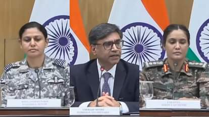 विदेश मंत्रालय की प्रेस वार्ता में सैन्य अधिकारी व्योमिका, विदेश सचिव मिसरी और कर्नल सोफिया कुरैशी