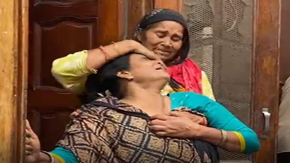 Husband Hacked Wife's WhatsApp Before Brutally Killing Her in Baghpat, Major Revelations in Police Probe