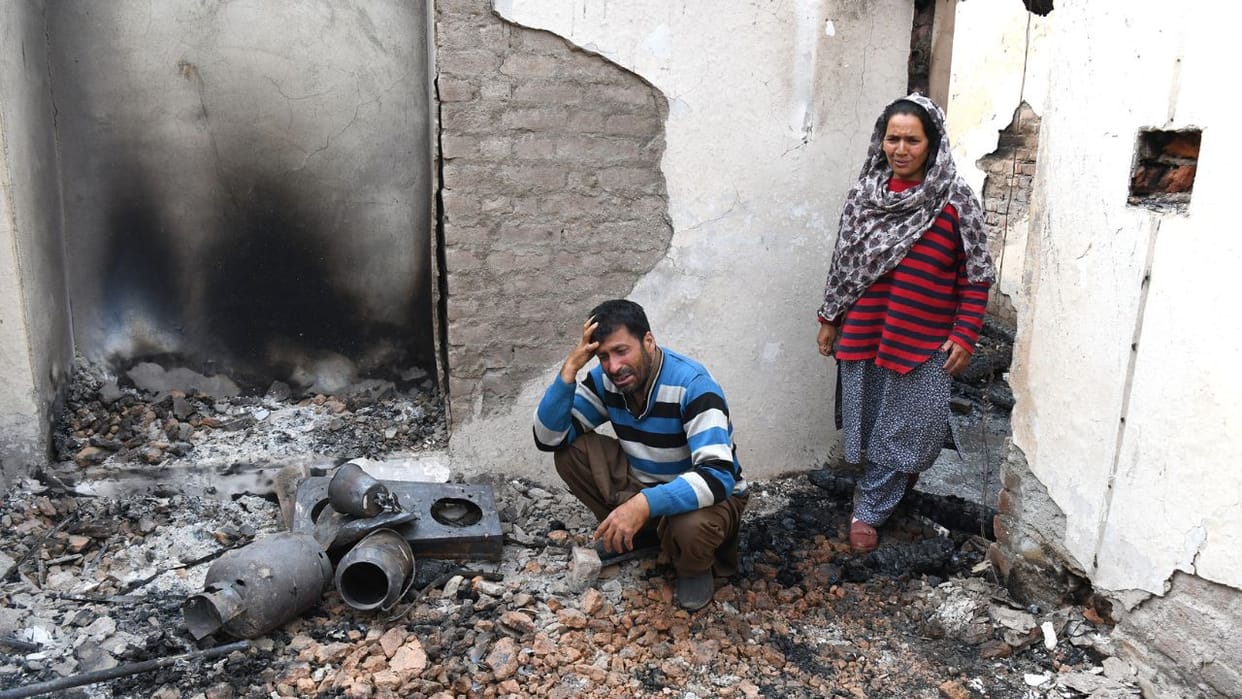 India-Pakistan: More than 100 houses destroyed, people said- our dreams were blown away by the blasts, how can