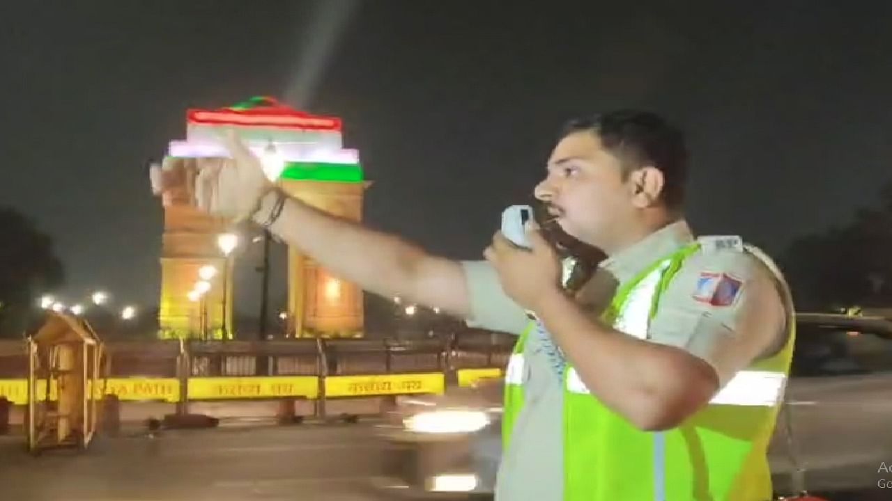 पुलिस ने खाली कराया इंडिया गेट