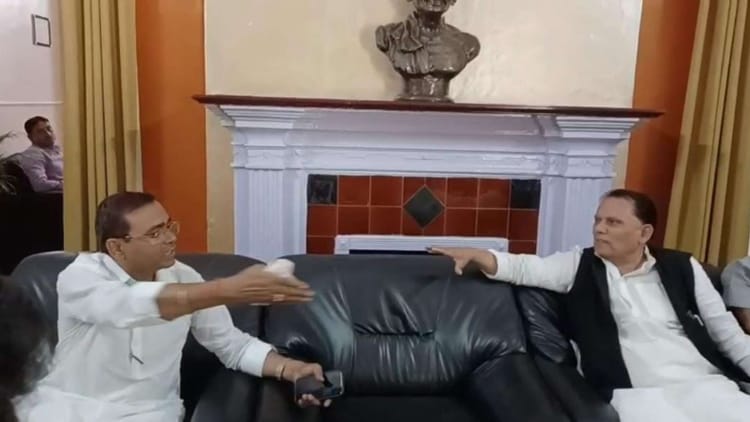 Bihar News: प्रेस कॉन्फ्रेंस बनी रणभूमि; बीजेपी नेताओं में भिड़ंत, चला आरोप-प्रत्यारोप का दौर