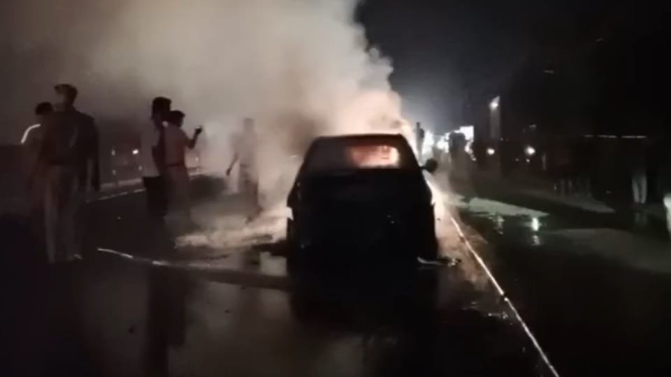 moving car caught fire on road during blackout in Jalandhar