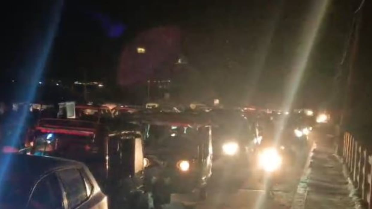 Jaipur News: Public Defies Administration's Orders During Blackout, Vehicles Seen Driving with Lights On
