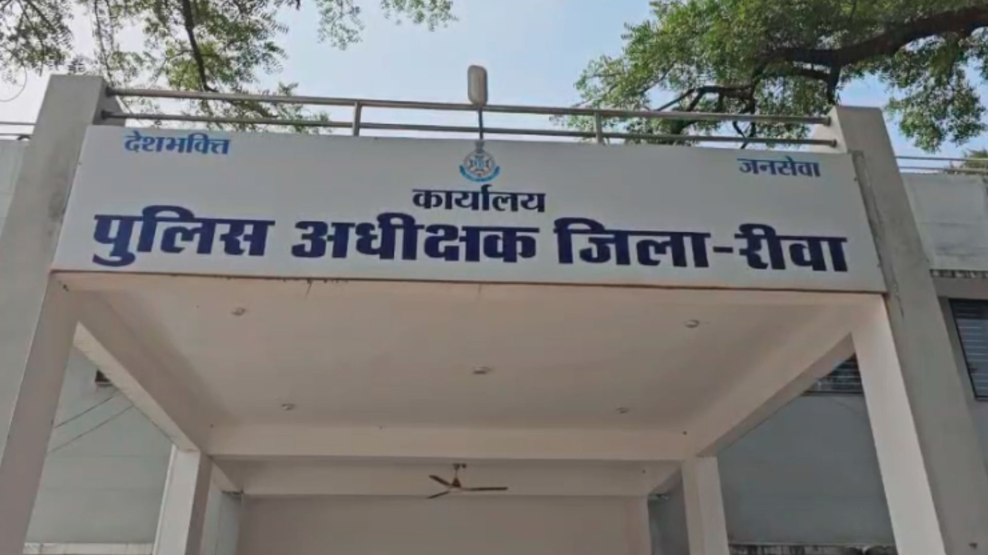 रीवा में युवक की गला रेत कर हत्या करने और वीडियो बनाने का मामला सामने आया है।