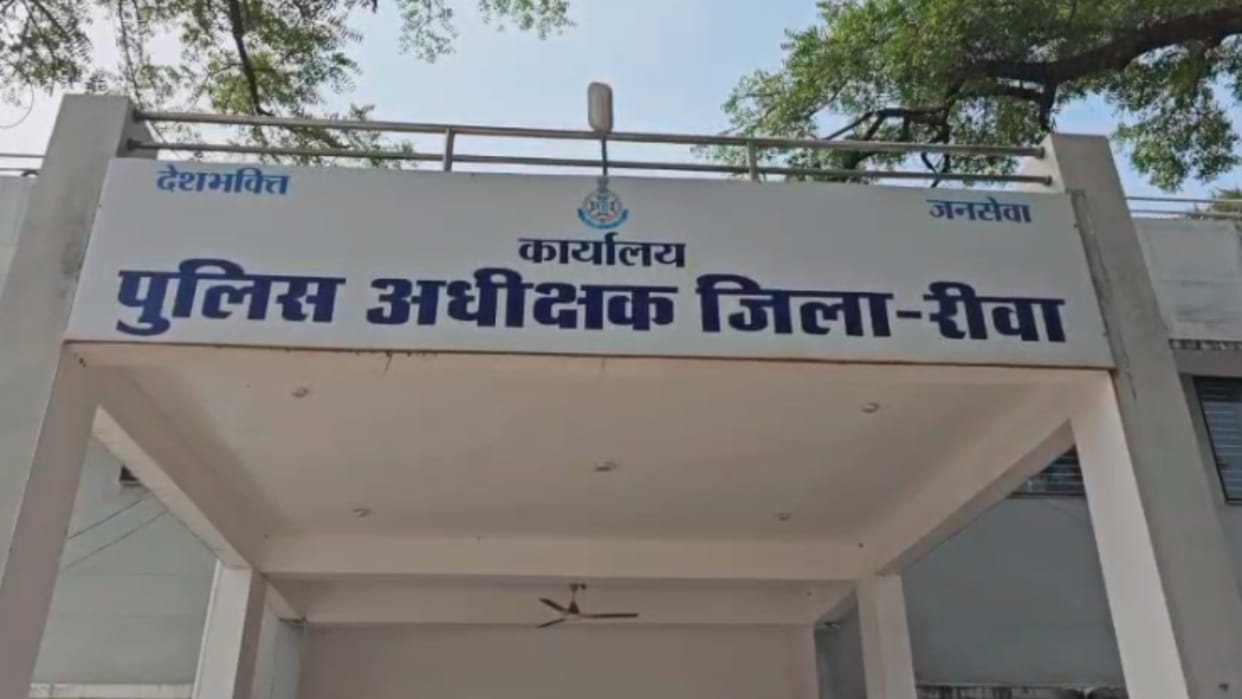 MP News: Horrifying incident in Rewa, youth's throat was slit and his friend kept making a horrifying video