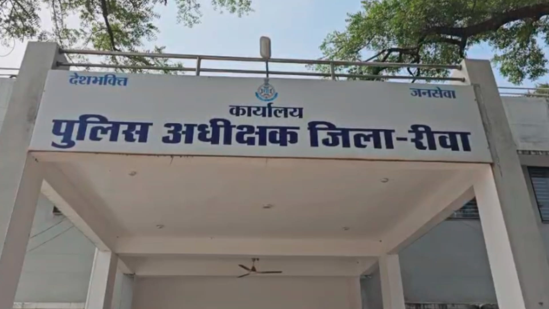 रीवा में युवक की गला रेत कर हत्या करने और वीडियो बनाने का मामला सामने आया है।