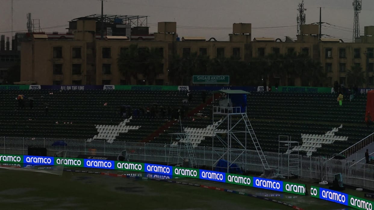 PSL 2025 Rawalpindi Match Cancelled Today Due to Drone Attack India Pakistan Tension News in Hindi