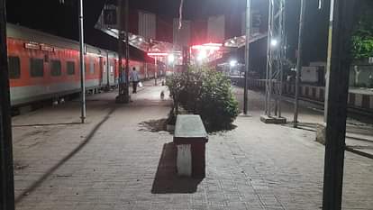 सायरन के बाद स्टेशन पर छाया सन्नाटा