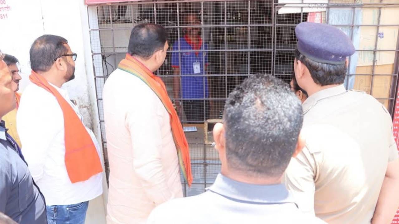 शराब की दुकान का निरीक्षण