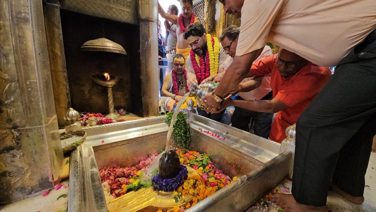 Kashi Vishwanath Dham anointed with water of Triveni Sangam
