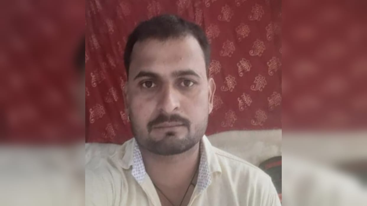 Bike rider dies in road accident, accident happened in Karchana