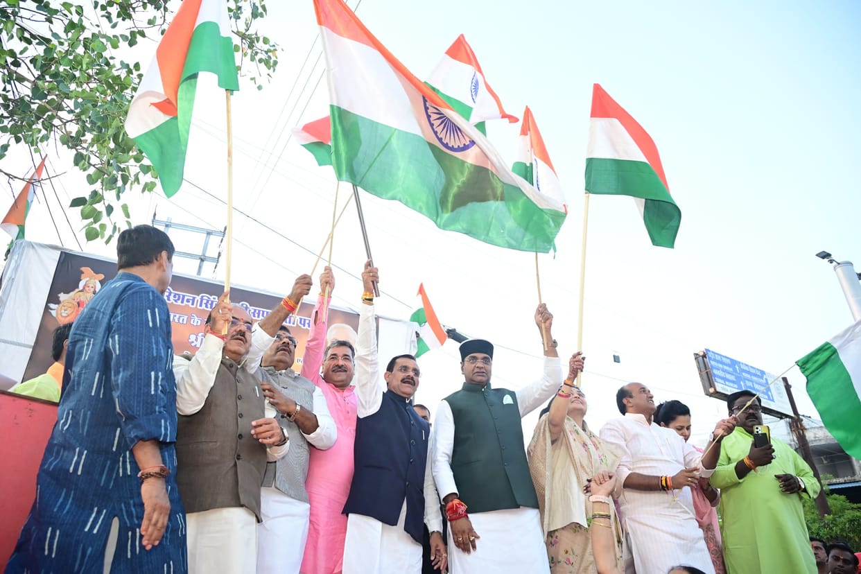 MP News: On the success of Operation 'Sindoor', BJP leaders performed Maha Aarti at Bharat Mata Chowk and hois