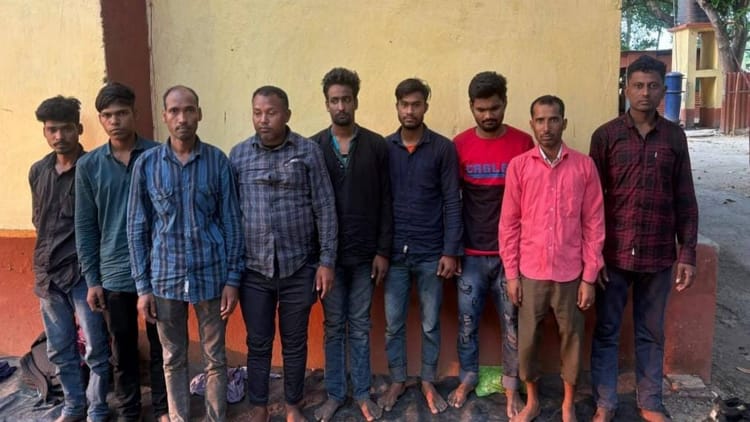 किशनगंज BSF की बंगाल में कार्रवाई: उत्तर दिनाजपुर में 9 बांग्लादेशी गिरफ्तार, राजस्थान में कर रहे थे मजदूरी