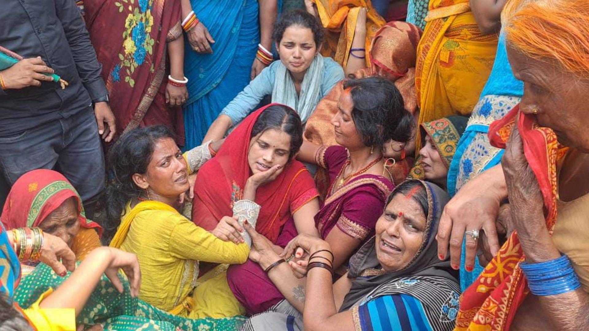 मृतक के परिजन