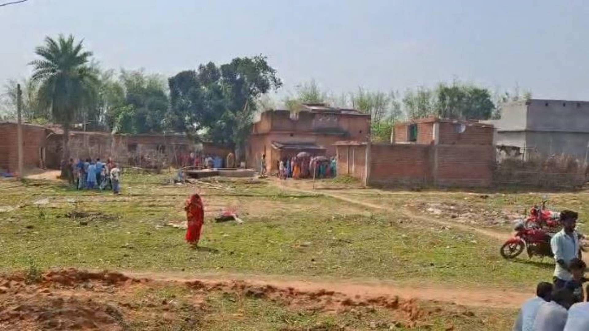 घटना स्थल पर मौजूद लोग