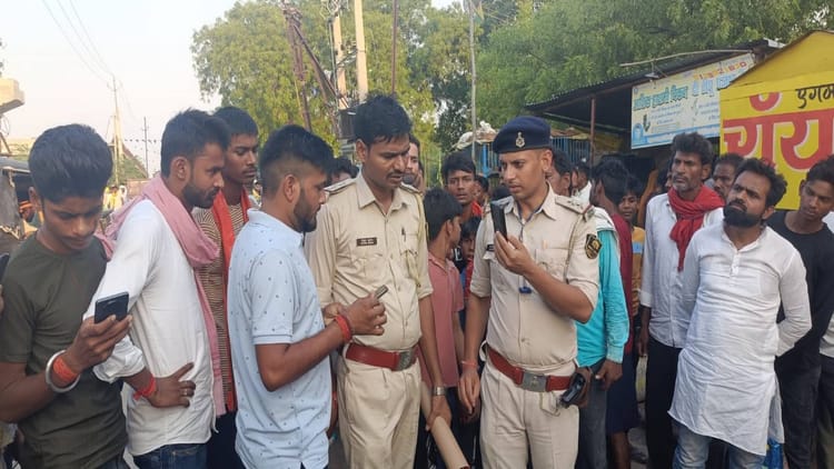 Bihar News: कैमूर में दिनदहाड़े बदमाशों ने बाइक सवार युवक पर की अंधाधुंध फायरिंग, हालत नाजुक