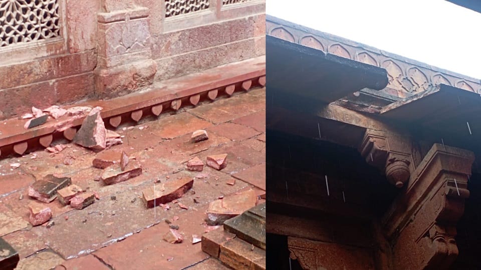 balcony of the Zanana Roza in the Buland Darwaza complex fell causing chaos tourists narrowly escaped