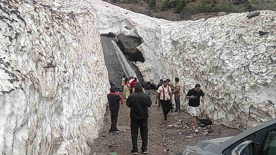 Badrinath Yatra 2025 Passing through iceberg became a curiosity for devotees Photos