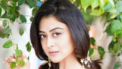 Falaq Naaz Criticizing fellow Muslim actors for their silence during the ongoing India Pakistan conflict
