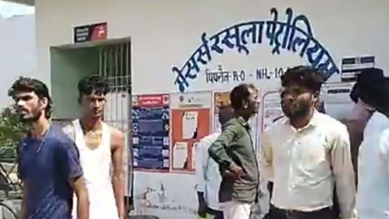 Bihar News Fearless criminals shot at a drug businessman saved his life by entering the office