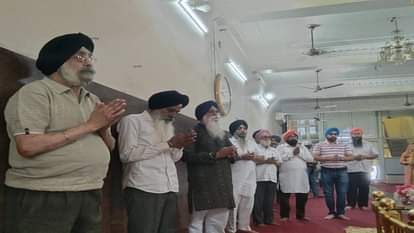 हमले में मारे गए सिखों की आत्मा की शांति के लिए गुरुद्वारे में अरदास की गई।