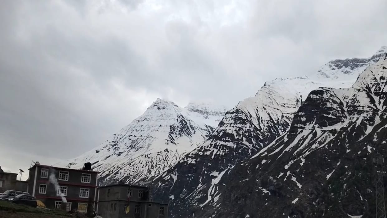 Himachal Weather: Fresh snowfall in high altitude areas of Lahaul, temperature drops