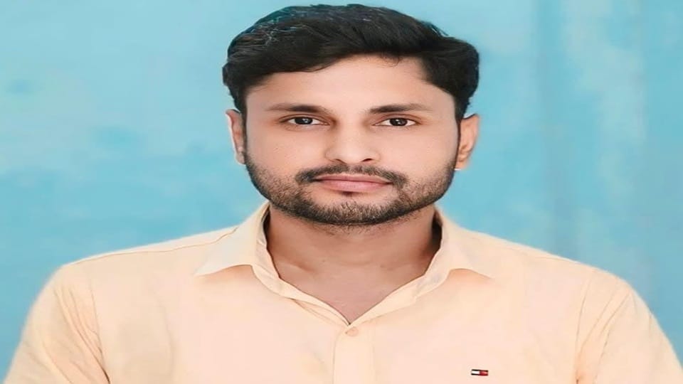 Coaching operator dies after falling from train