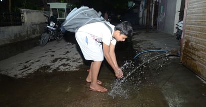 Kanpur Pipeline repaired at one place in Vijaynagar broken at another place waterlogging with water shortage