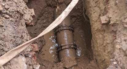 Kanpur Pipeline repaired at one place in Vijaynagar broken at another place waterlogging with water shortage