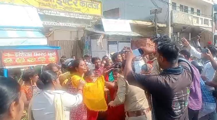 परिजनों का हंगामा