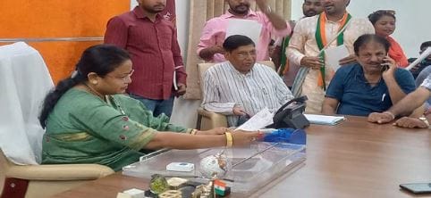 Mayor accuses Municipal Commissioner will call special session