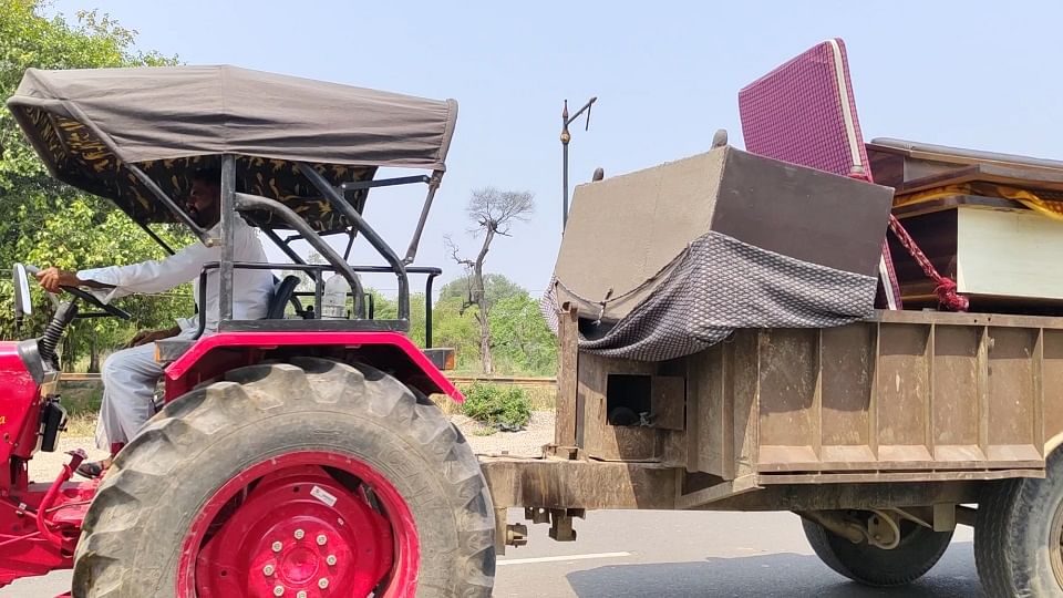 सरहदी इलाकों से लोगों का पलायन