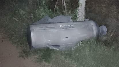 खेतों में मिला मिसाइल का टुकड़ा