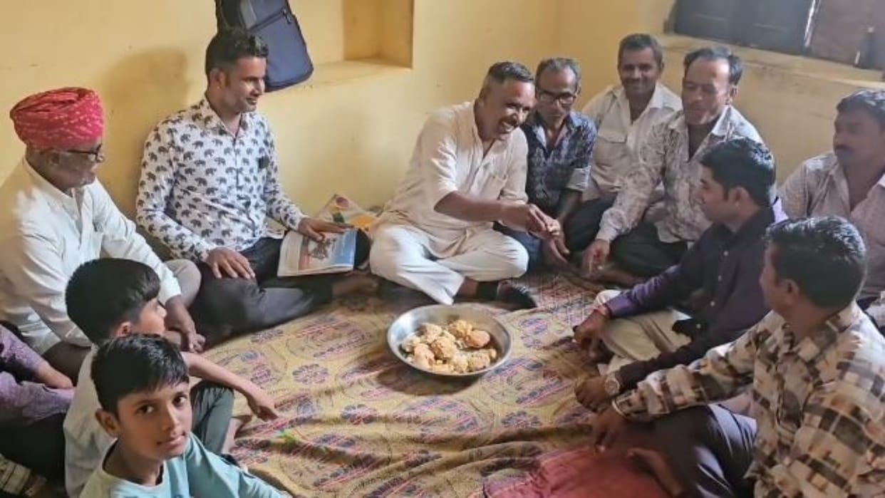 Barmer: Pakistani refugees celebrated the success of Operation Sindoor by distributing jaggery