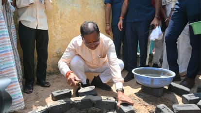 CM Vishnu deo Sai held a public dialogue by organizing a Chaupal in Baldakchar