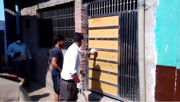 Police threat Slaughter house running without license in Bhadohi meat and bones recovered case registered