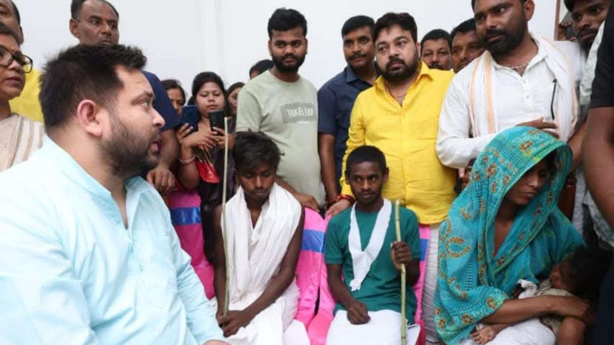 Tejashwi Yadav met the families of those killed in road accidents, provided financial help to the relatives