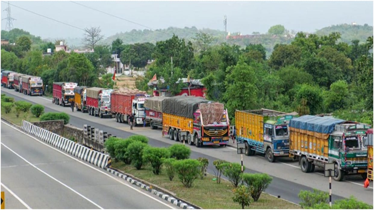 Delhi govt bans non-BS6 and CNG commercial vehicles from November 1 Latest News in Hindi