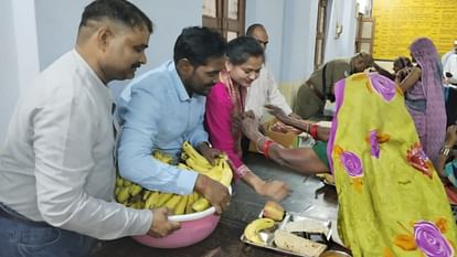 ADM reached old age home with his wife in Shahjahanpur