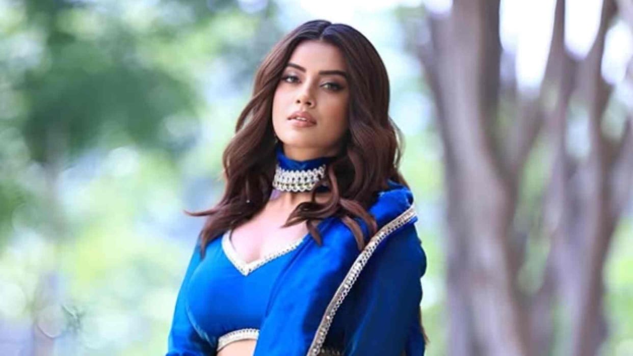 Bhojpuri Actress Akshara singh shares cryptic post about Gender discrimination and Male ego