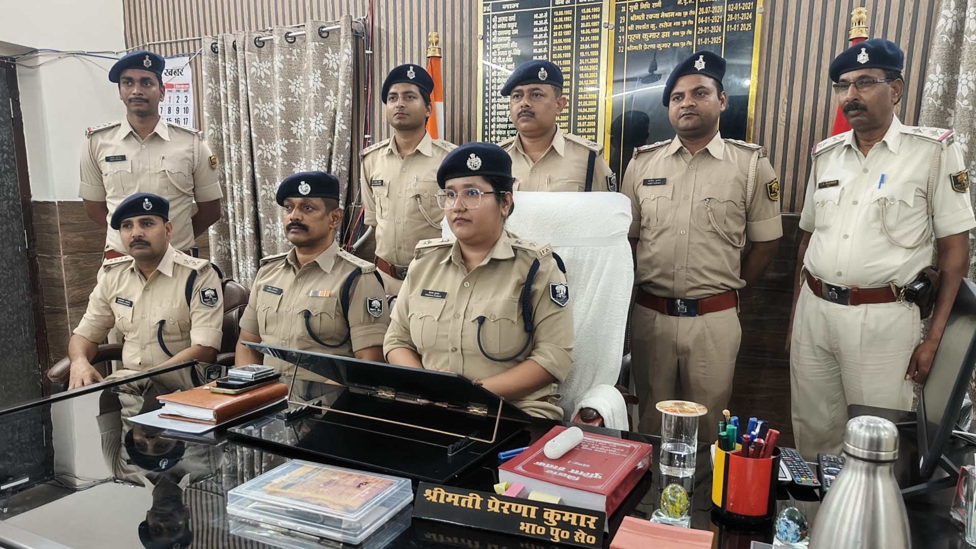 प्रेस वार्ता करते नवगछिया की एसपी प्रेरणा कुमार।