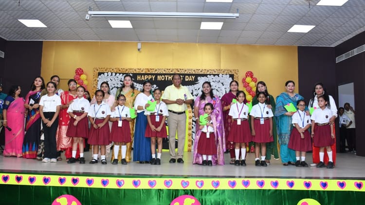 Bihar News : संत माइकल में मनाया गया मातृ दिवस, बच्चों ने की मनमोहक प्रस्तुतियां