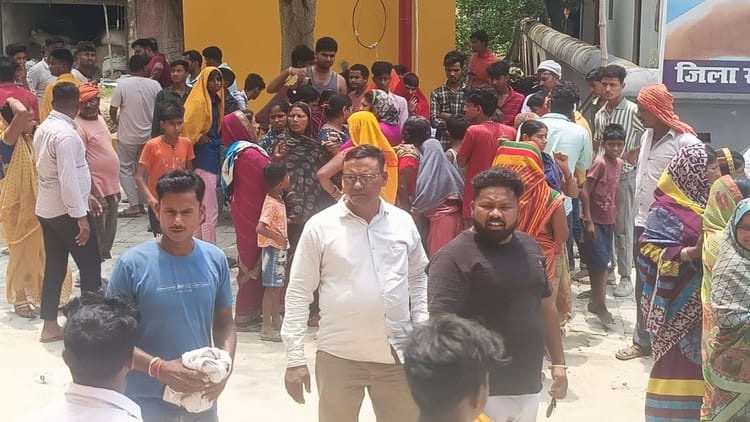 Bihar Road Accident: ईंट भरे ट्रॉली-ट्रैक्टर की चपेट में आने से बाइक सवार दो युवकों की मौत, परिजनों में कोहराम