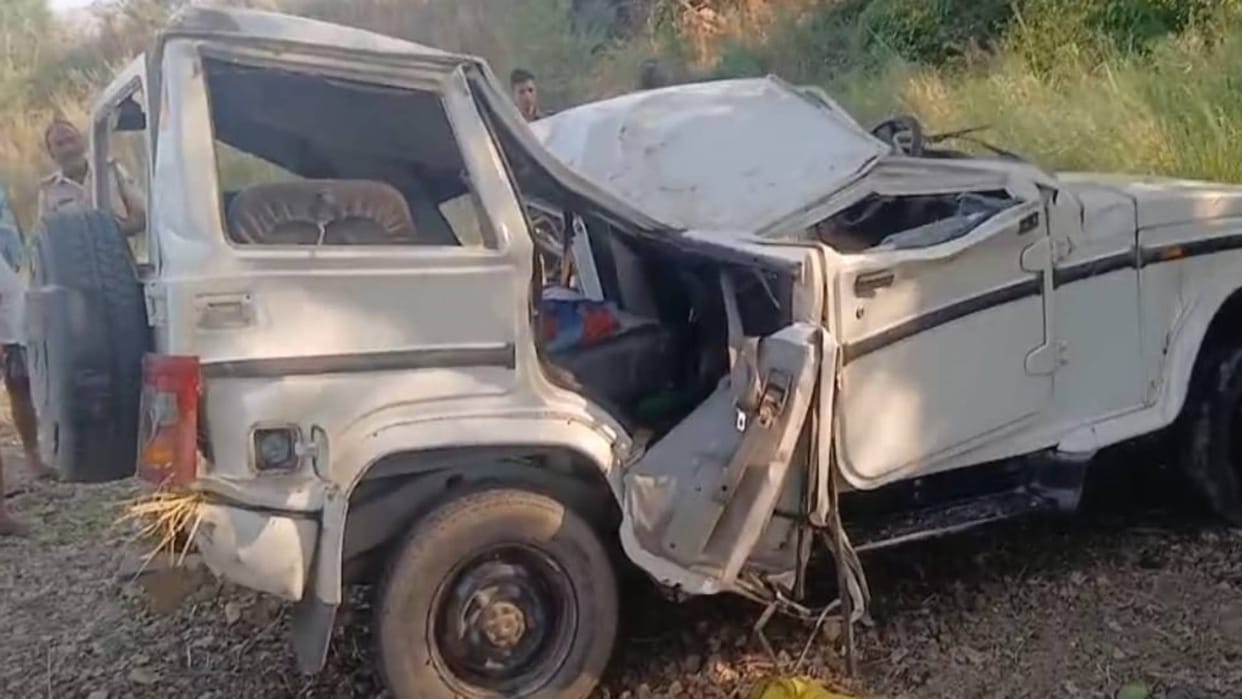 Bihar While chasing liquor mafia in Bhojpur vehicle of excise department met with an accident constable died