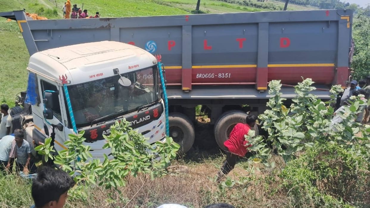 Bihar Road Accident on NH-77 in Sitamarhi drunk Hiva driver took away three lives one woman seriously injured
