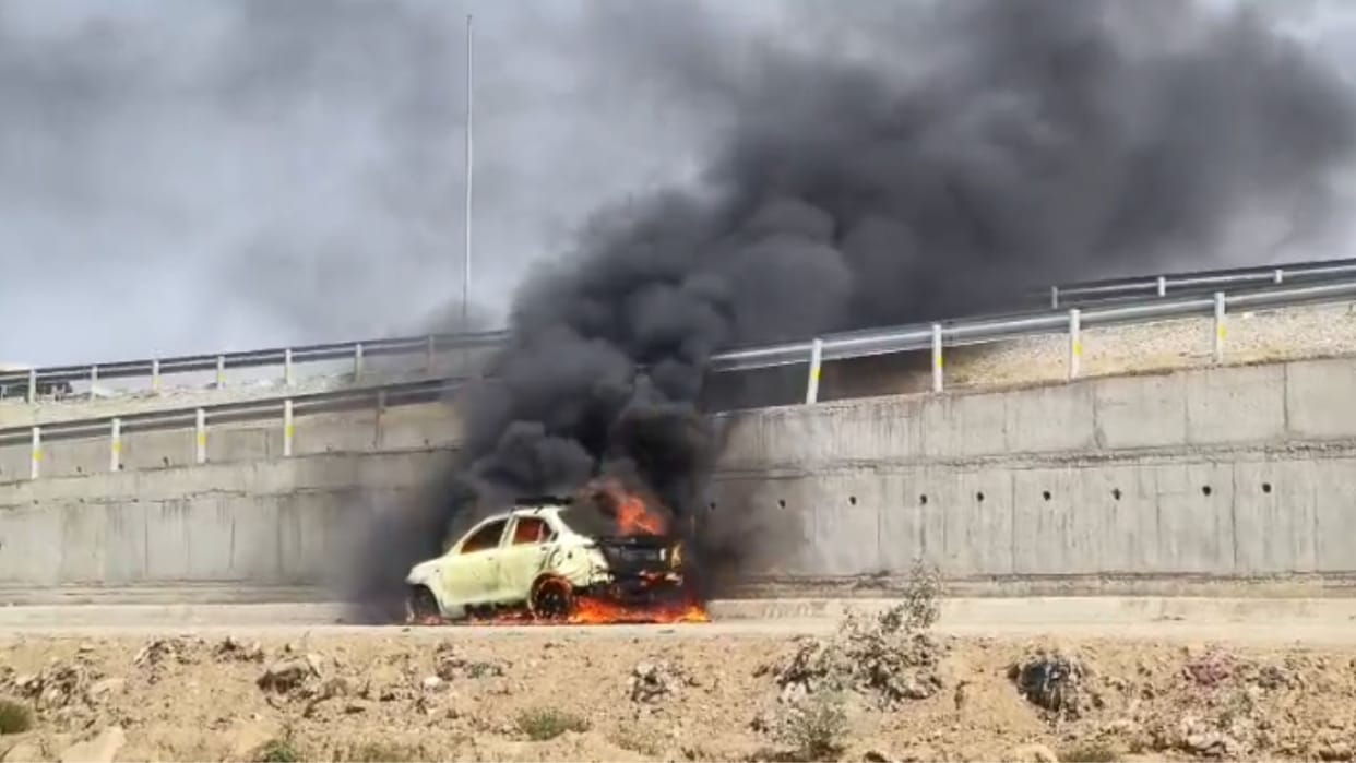 car caught fire on road in Varanasi