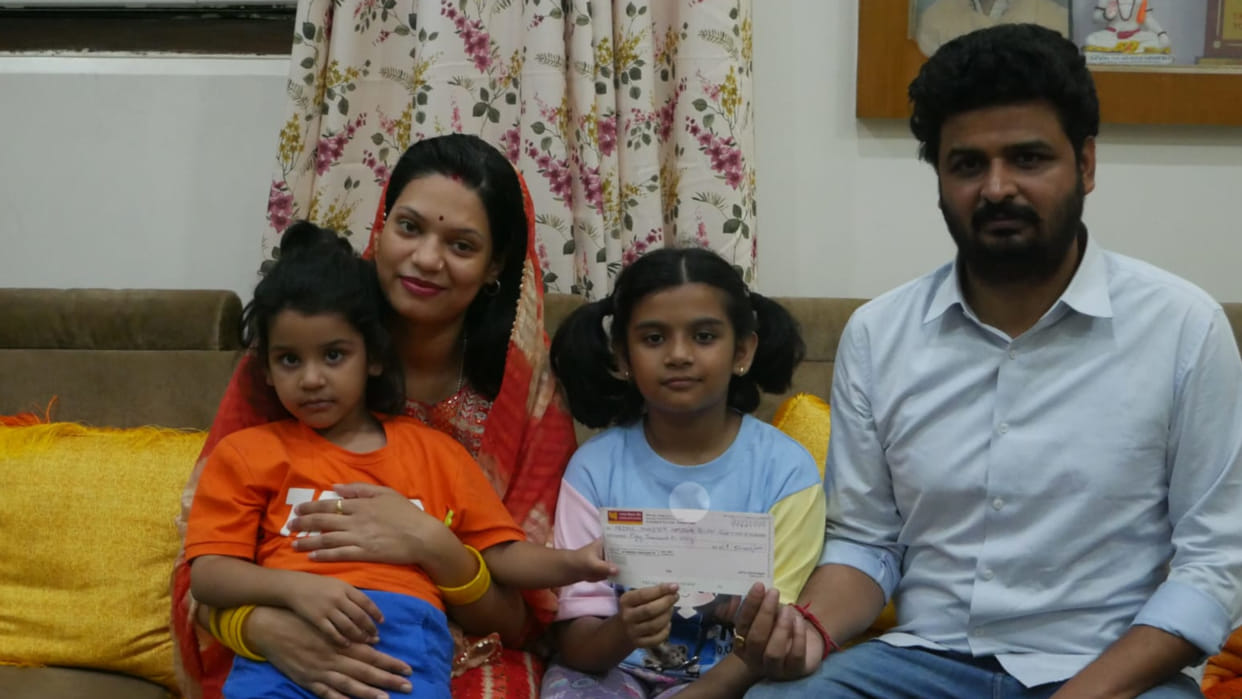 In Gorakhpur, Manvi said 'Papa I don't want toys, will give the money saved in the piggy bank to army